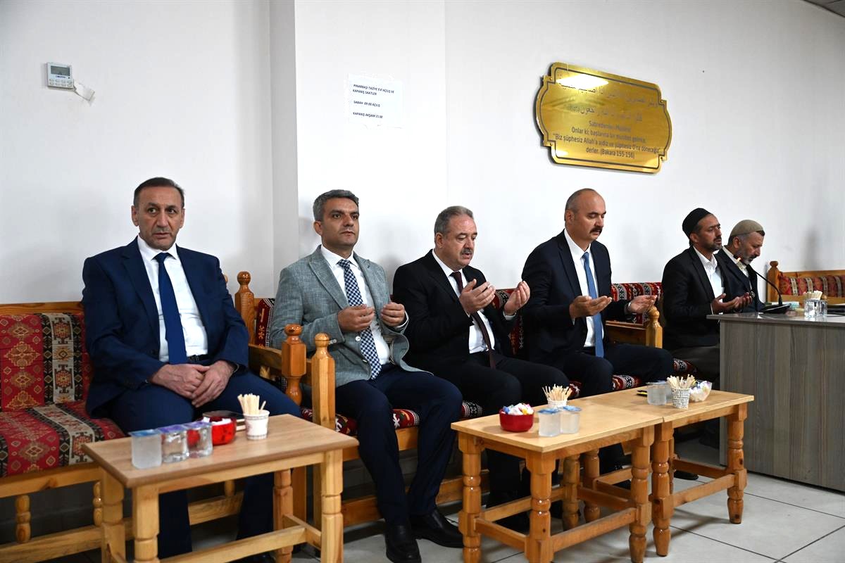 Vali Canalp, Kore Gazisinin Taziyesine Katıldı