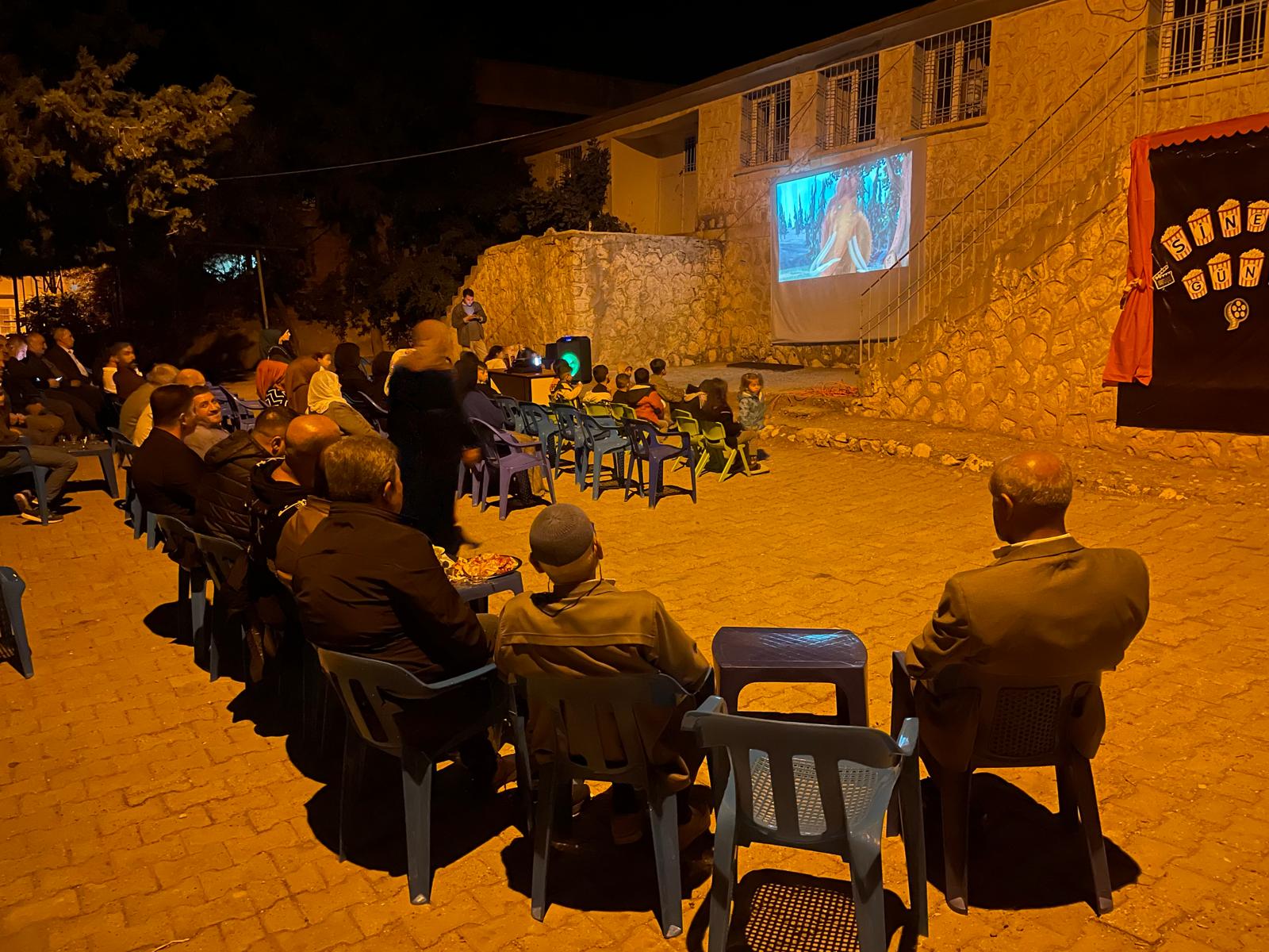 Batman’da Köylerde Açık Hava Sinema Keyfi: “Gezen Perde, Buluşan Kalpler”