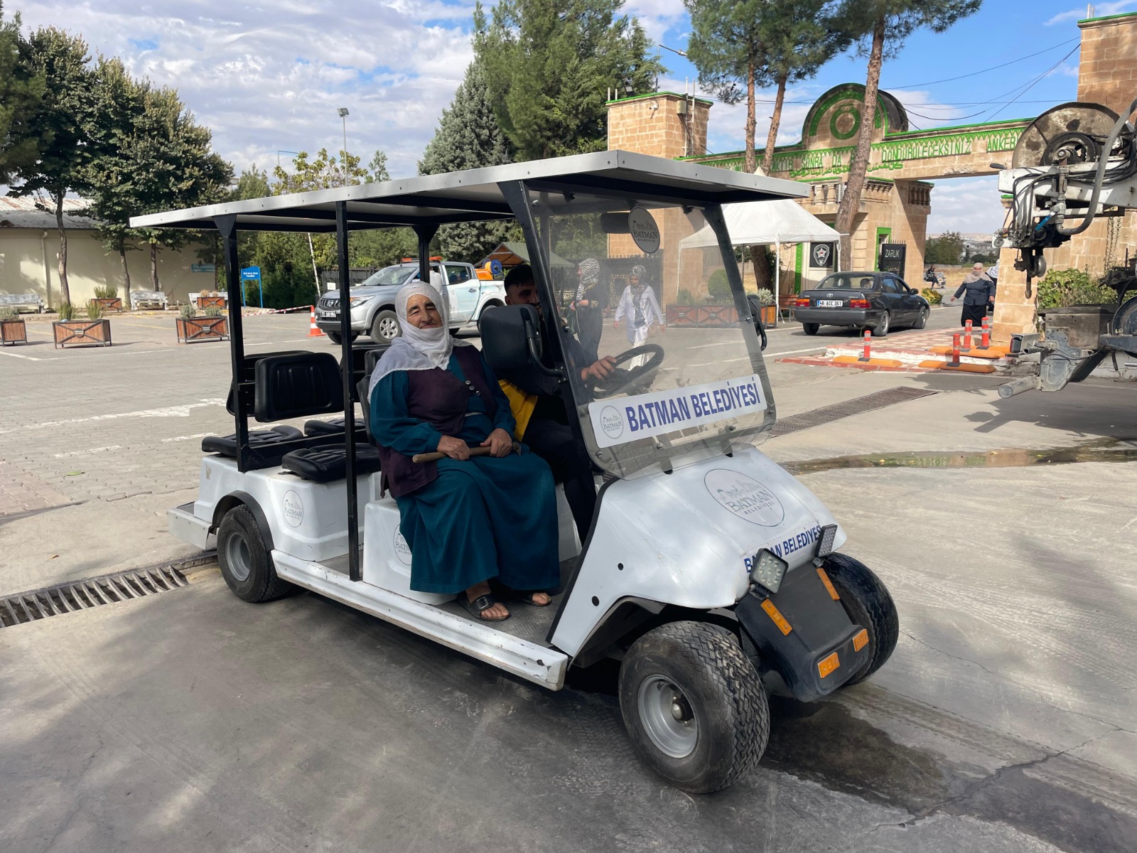 Mezarlık Ziyaretlerine Golf Arabası Kolaylığı