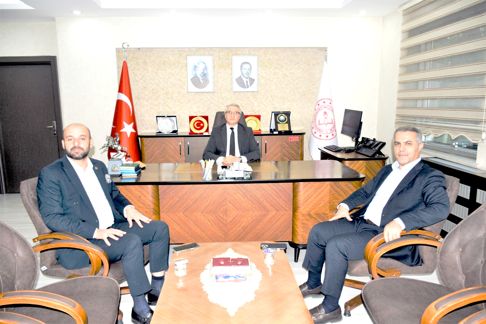 AK Parti İl Başkanı Şansi ve Beşiri Belediye Başkanı Karabulut’tan İl Müdürü Ciğer’e ziyaret