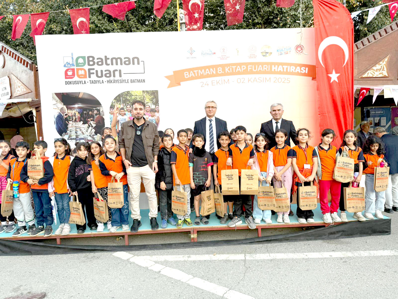 8. Kitap Fuarı’nda öğrenciler kitaplarla buluştu