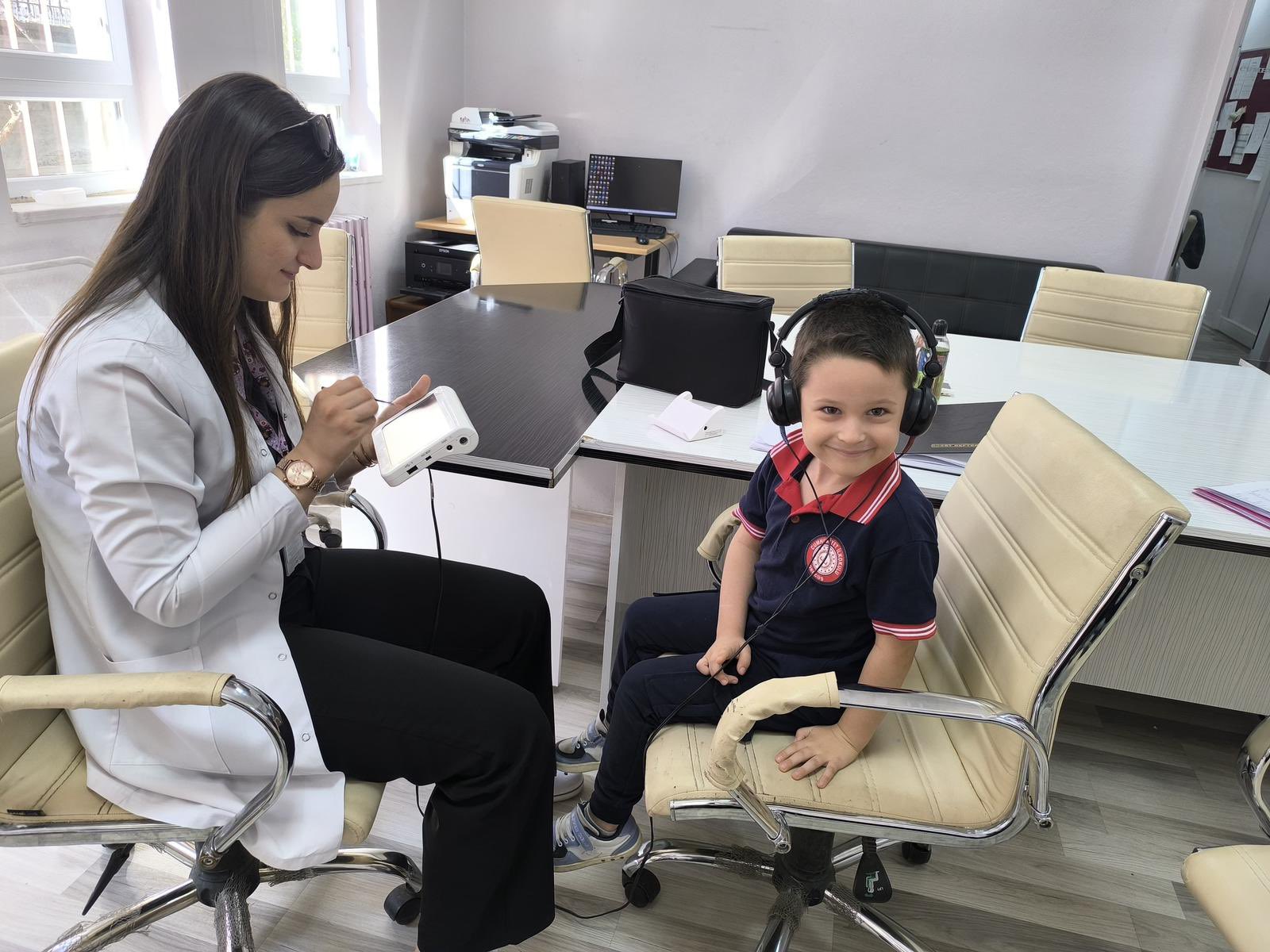 Gercüş’te Öğrencilere İşitme Tarama Testi Yapılıyor