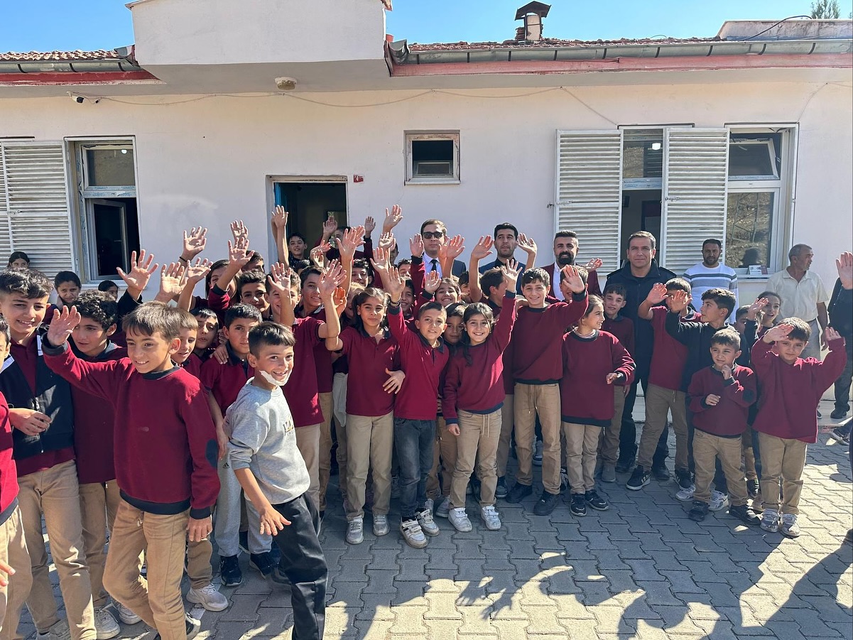 Kaymakam Başar’dan Umurlu’daki öğrencilere ziyaret