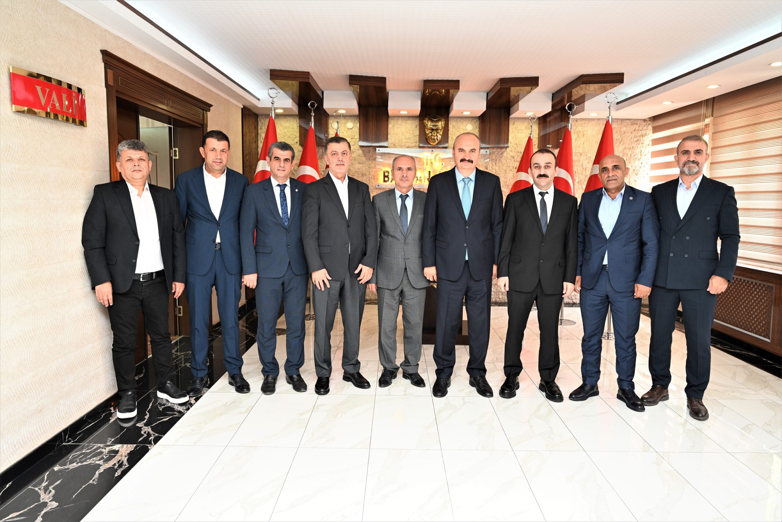 Batman Vakfı Heyetinden Vali Canalp’a Ziyaret