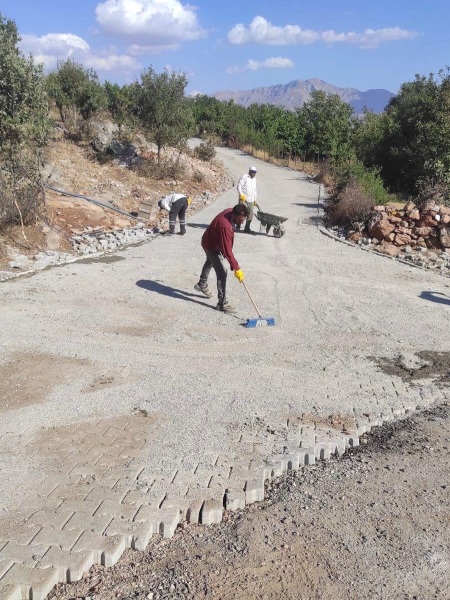 Sason’da Yuvalıçay Köyüne 1000 m² Kilit Parke Çalışması