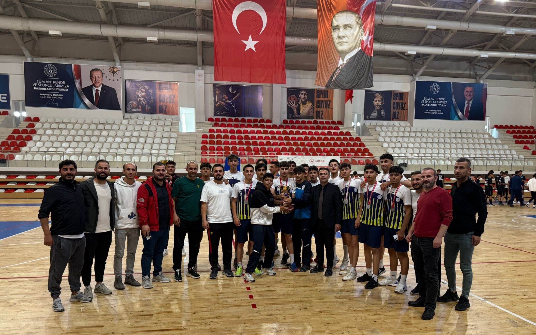 Batman Spor Lisesi Hentbolda Şampiyon Oldu