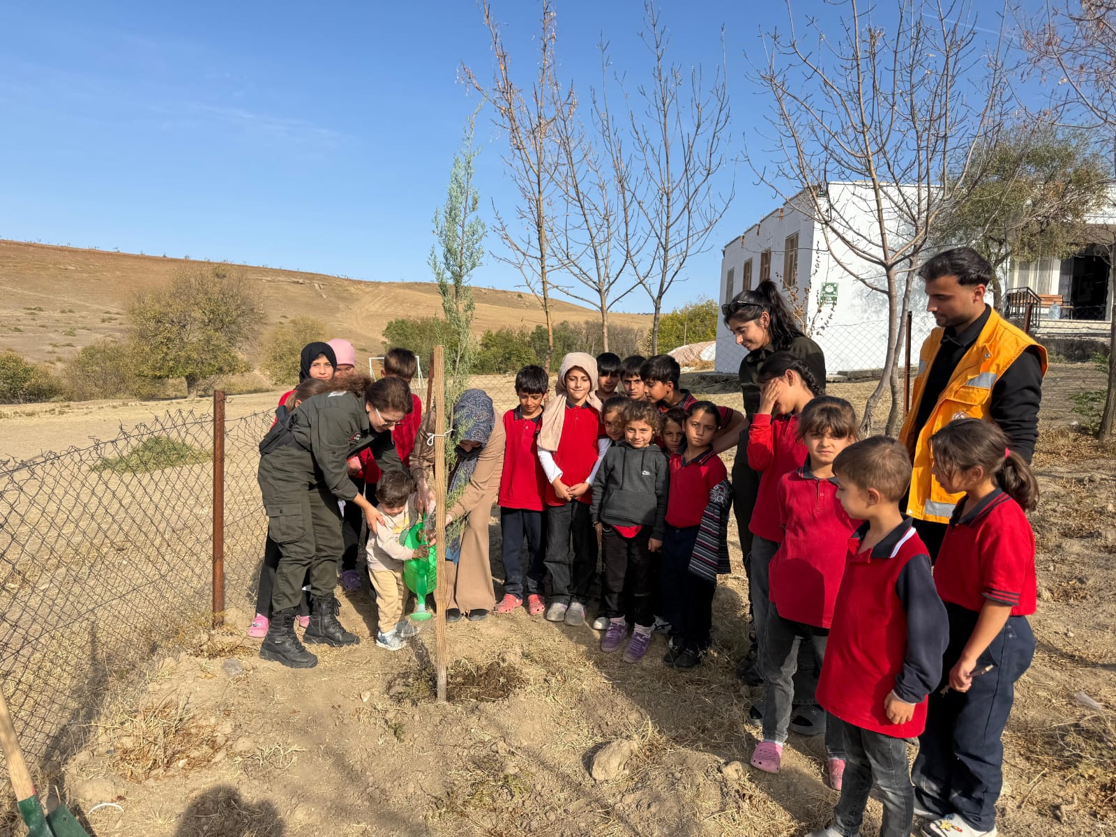 Beşiri’de Öğrencilerle Fidan Dikim Etkinliği