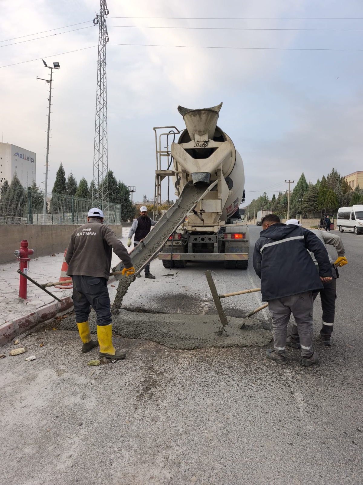 OSB’de yol ve kaldırım çalışmaları başladı