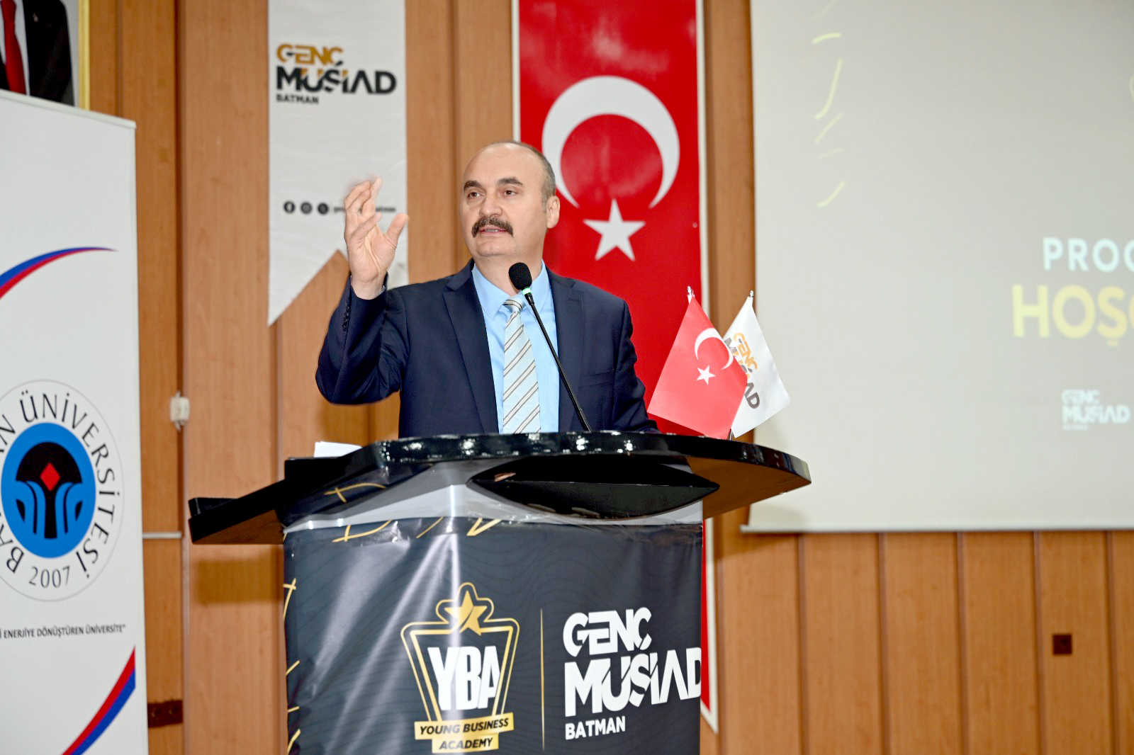 Vali Canalp’tan gençlere: “En az 100 gerçekleştirilebilir hayaliniz olsun’