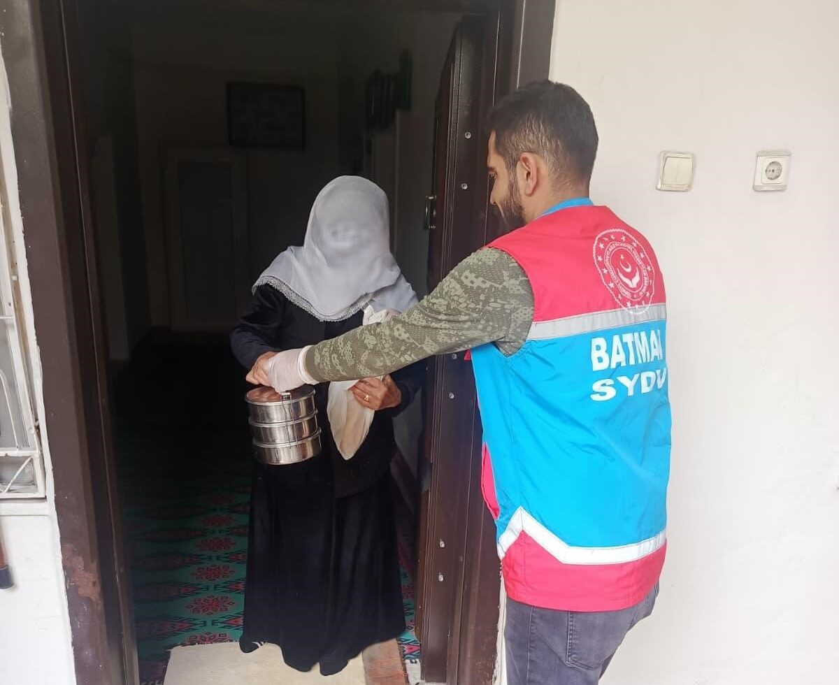 6 Aşevi günlük 4.682 vatandaşa sıcak yemek ulaştırıyor