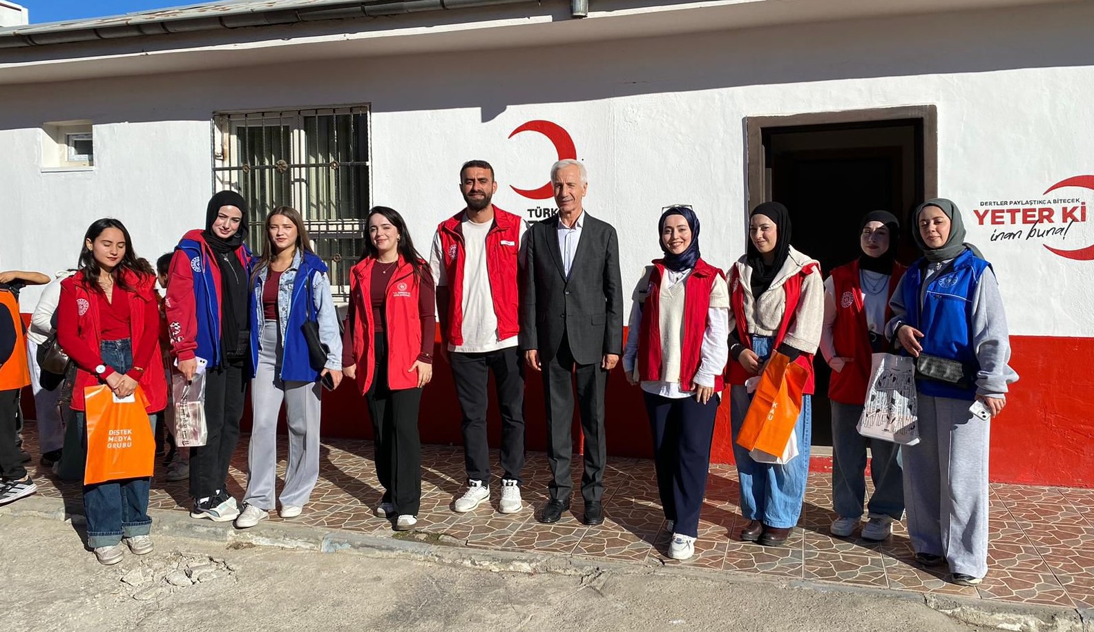 Gençlik Merkezi Gönüllülerinden Kızılay Ziyareti