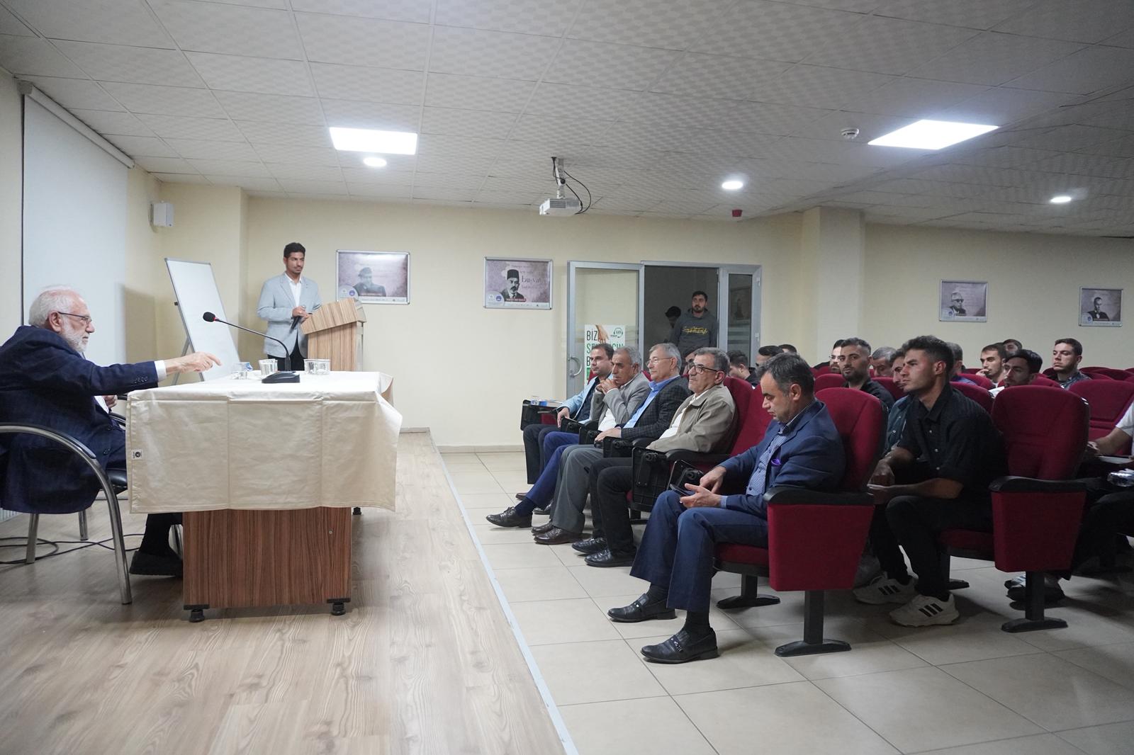 Prof. Dr. İhsan Süreyya Sırma, Batmanlı Gençlerle Buluştu