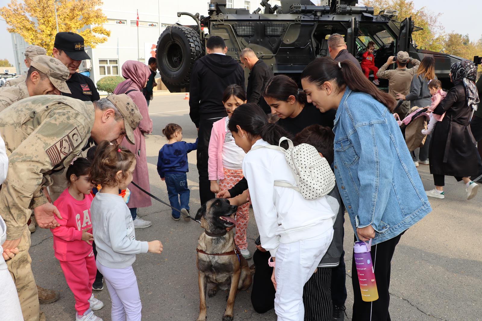 Ara Tatilde Minik Kalpler Jandarma ile Renkli Bir Gün Geçirdi