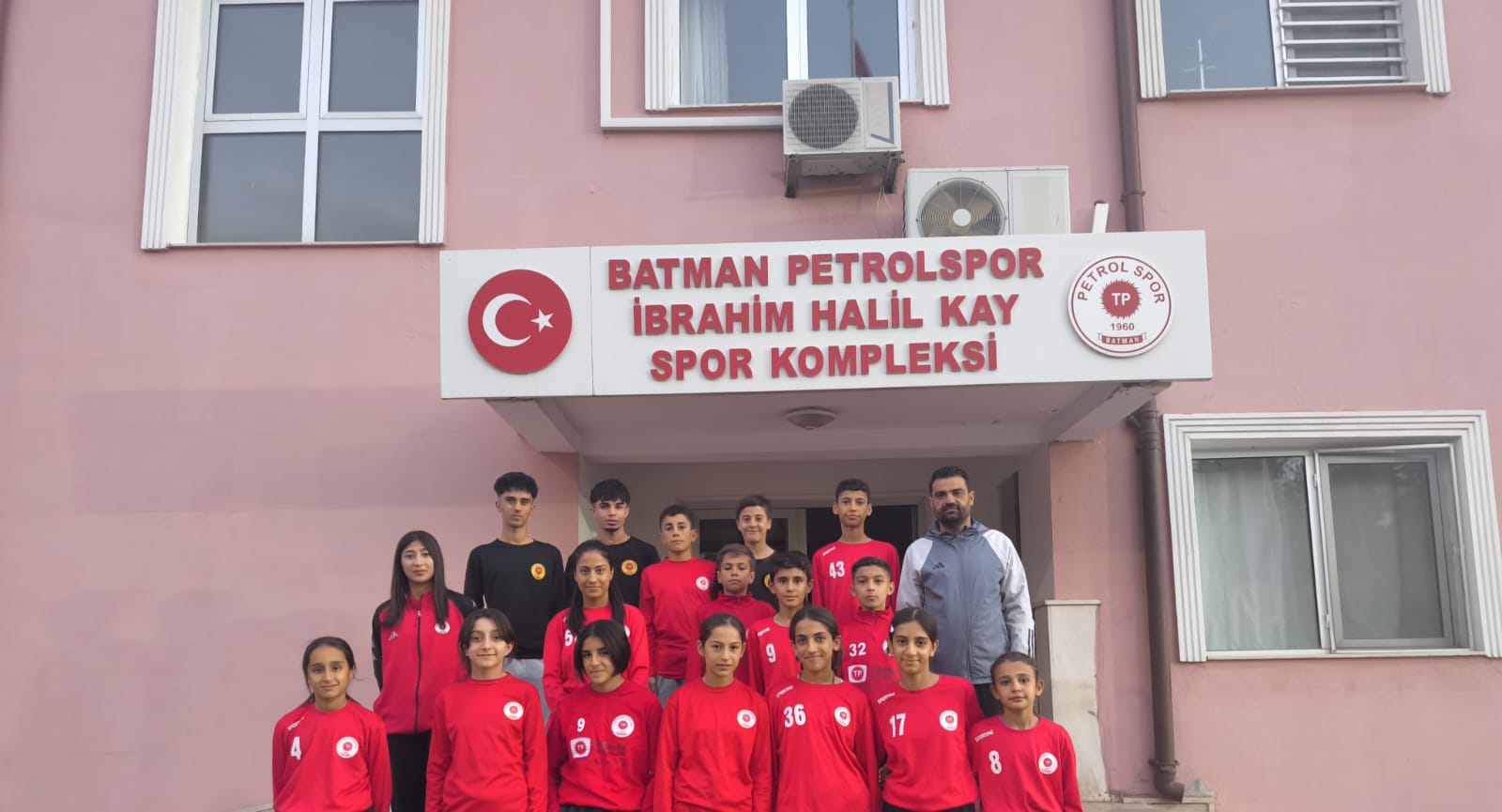 TPAO Batman Petrolspor Atletizm takımı Ankara yolcusu.