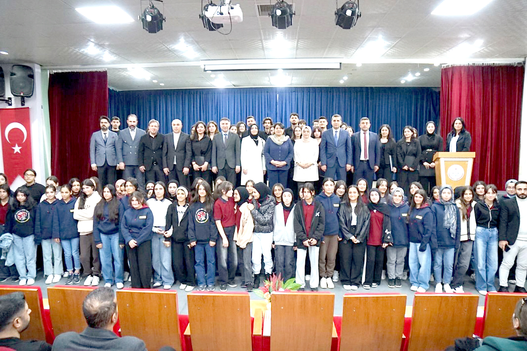 Dr. Ayten Canalp, Fen Lisesi Öğrencileriyle Buluştu