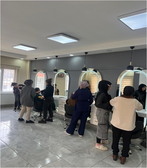 Bil-Mek’te Kuaförlük Kursu Devam Ediyor