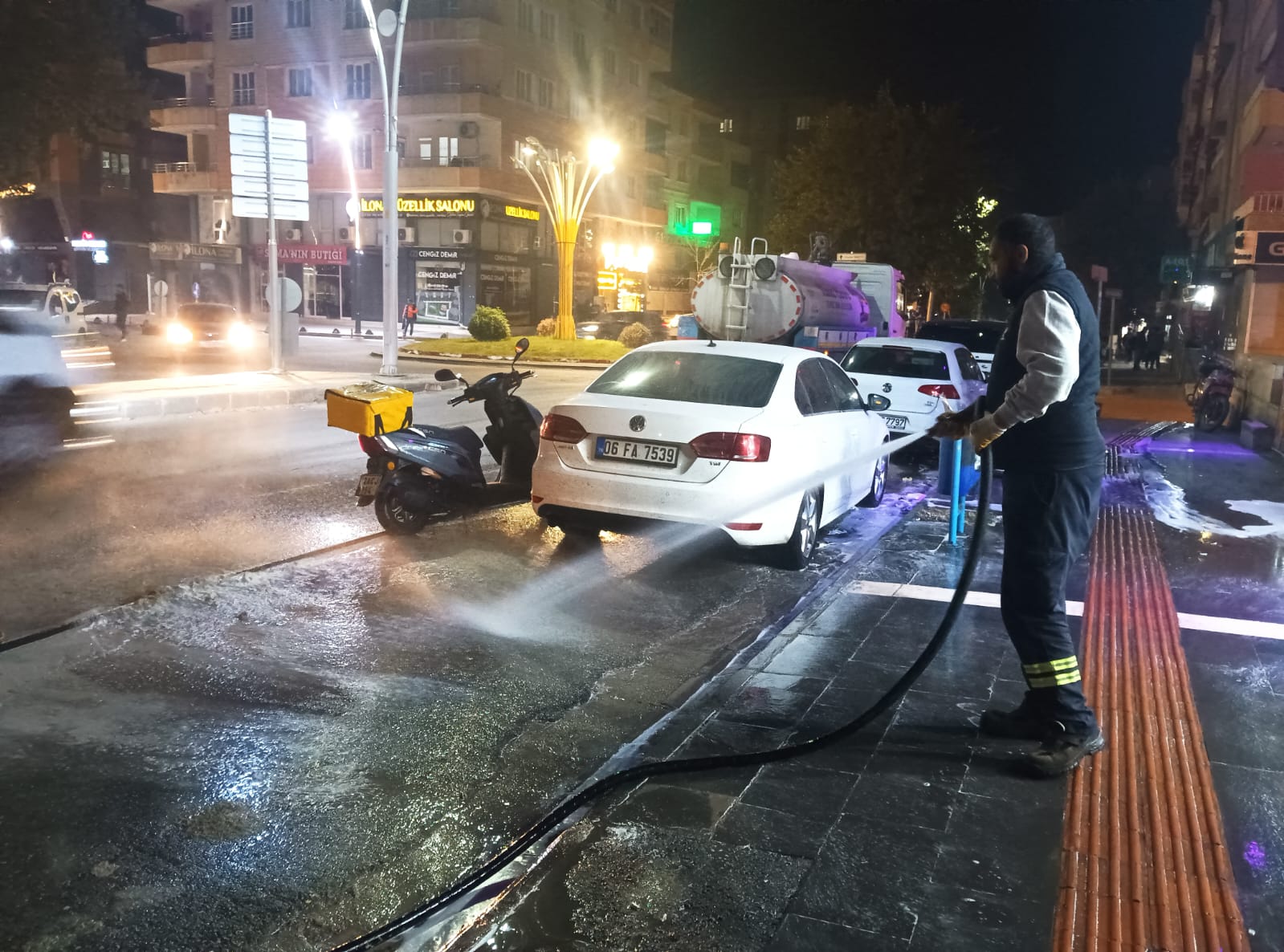 Mahatma Gandi Bulvarı’nda Gece Temizliği