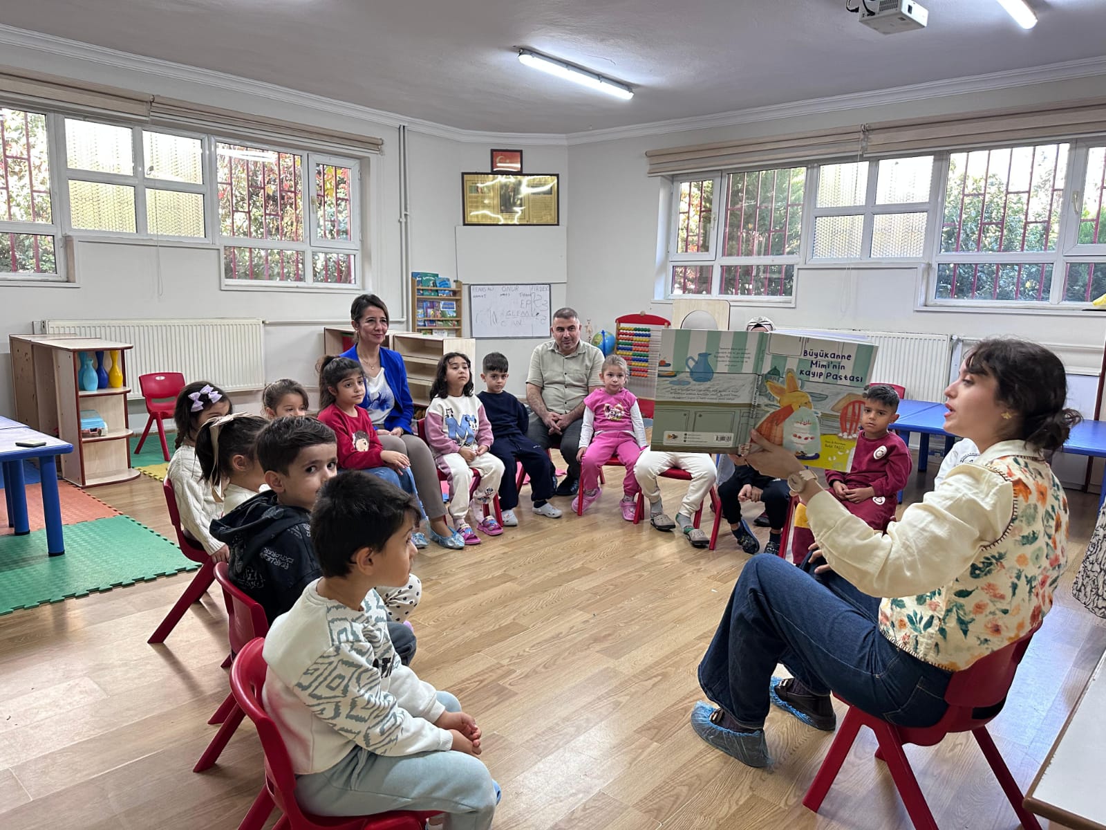 Çocuk Edebiyat Yazarları Özer ve Taşçı Minik Öğrencilerle Buluştu