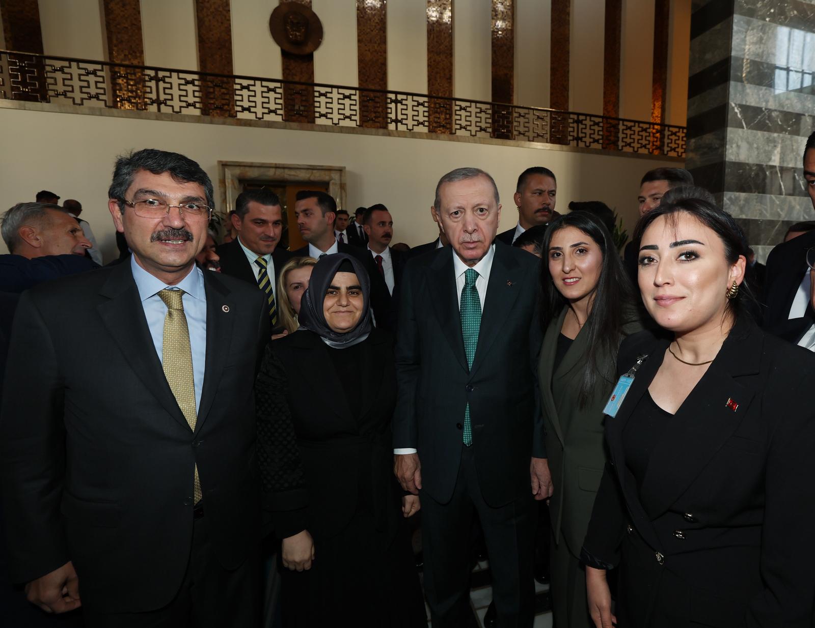 Batman AK Parti Kadın Kolları, Cumhurbaşkanı Erdoğan’ın Grup Toplantısına Katıldı