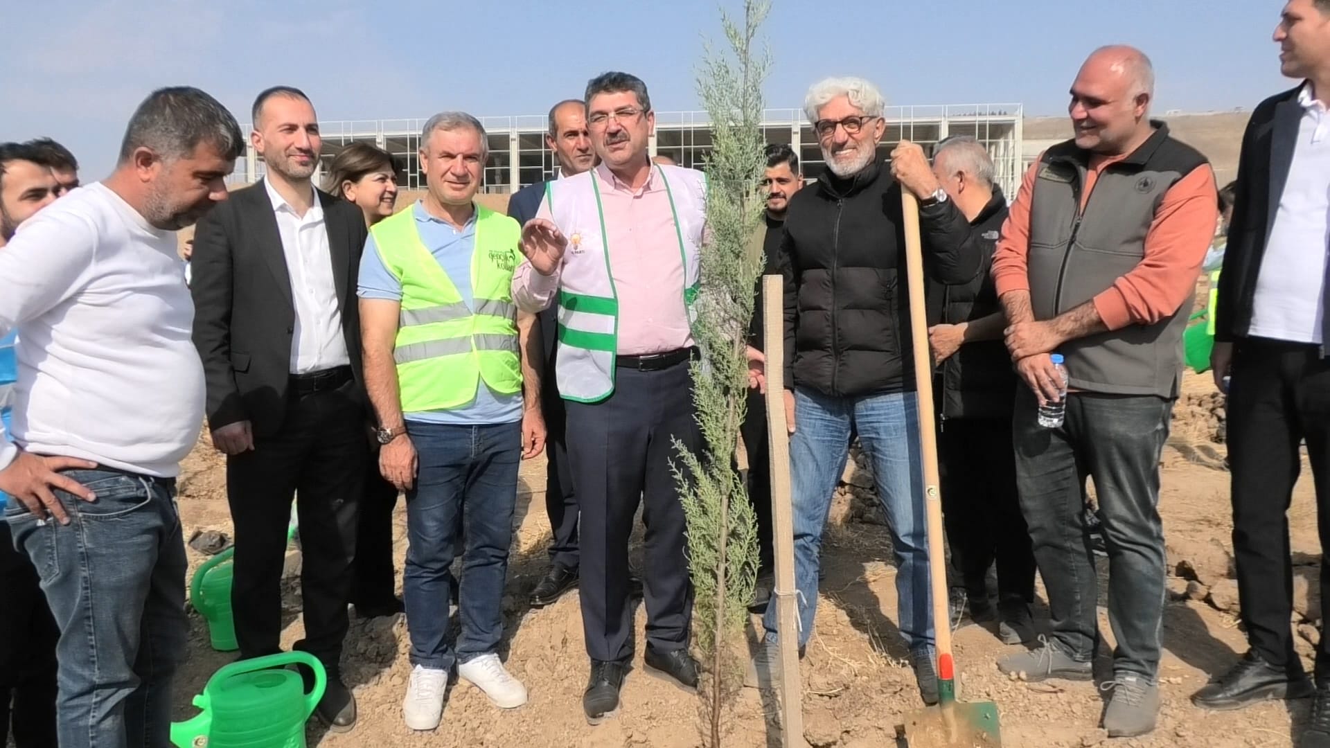 Milletvekili Nasıroğlu: “Batman’ın Her Yerine Ağaç Dikelim, Dikili Bir Ağacınız Olsun”