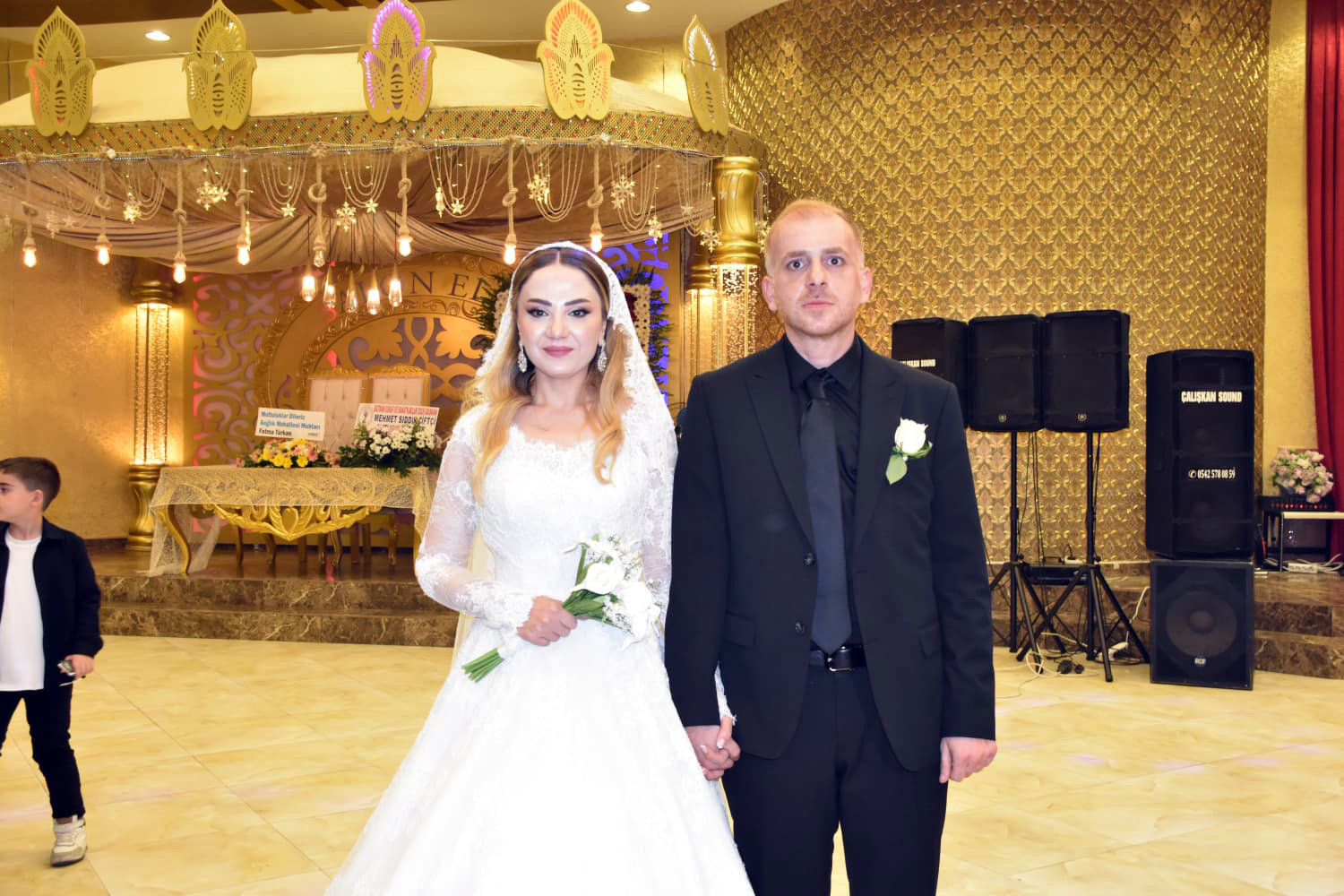 Demir ailesinden görkemli düğün