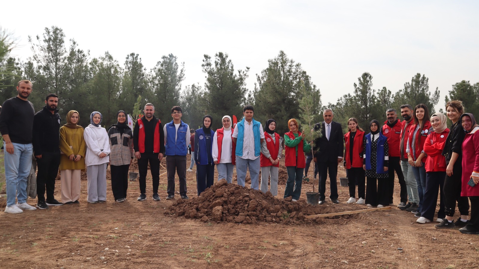 Gençler Gelecek İçin Fidan Dikti