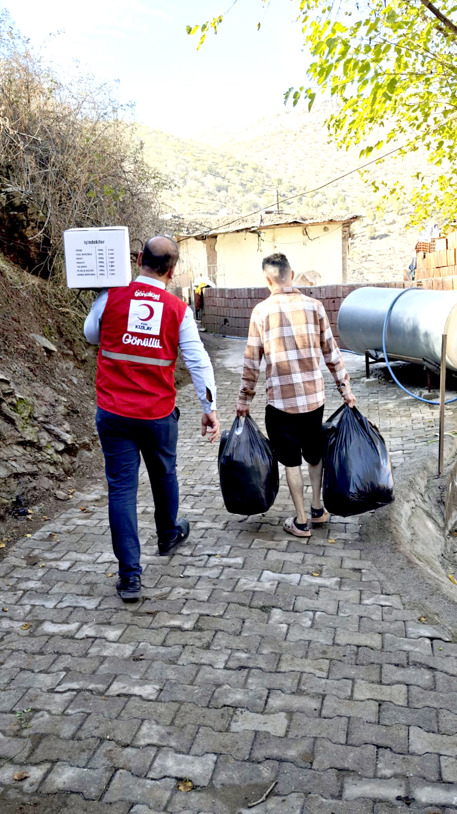 İhtiyaç sahiplerini sevindirmeye devam ediyor