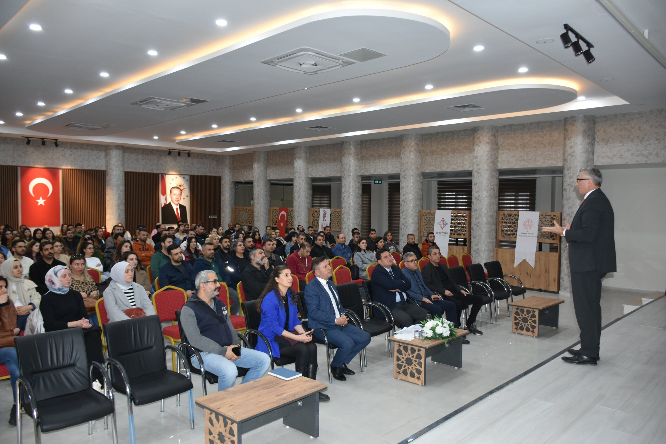 İngilizce Öğretmenlerine LGS Analiz Toplantısı