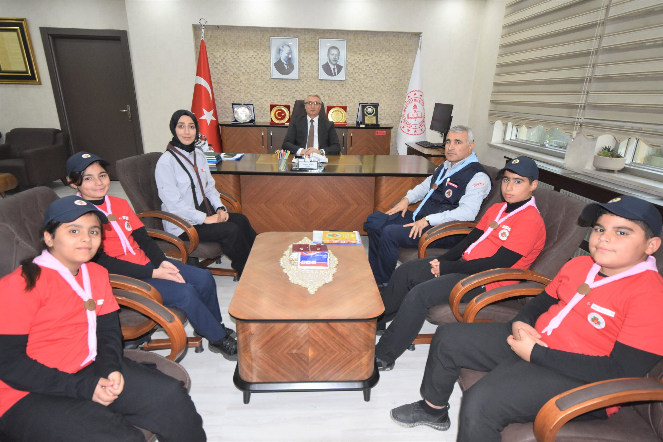 İzci Öğrencilerden Müdür Ciğer’e ziyaret