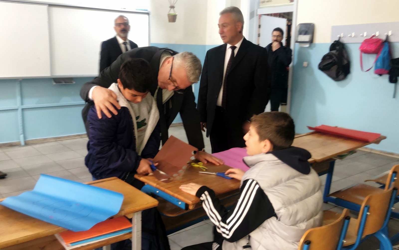 İl Müdürü Ciğer, Kıbrıs Şehitleri Ortaokulunu Ziyaret Etti