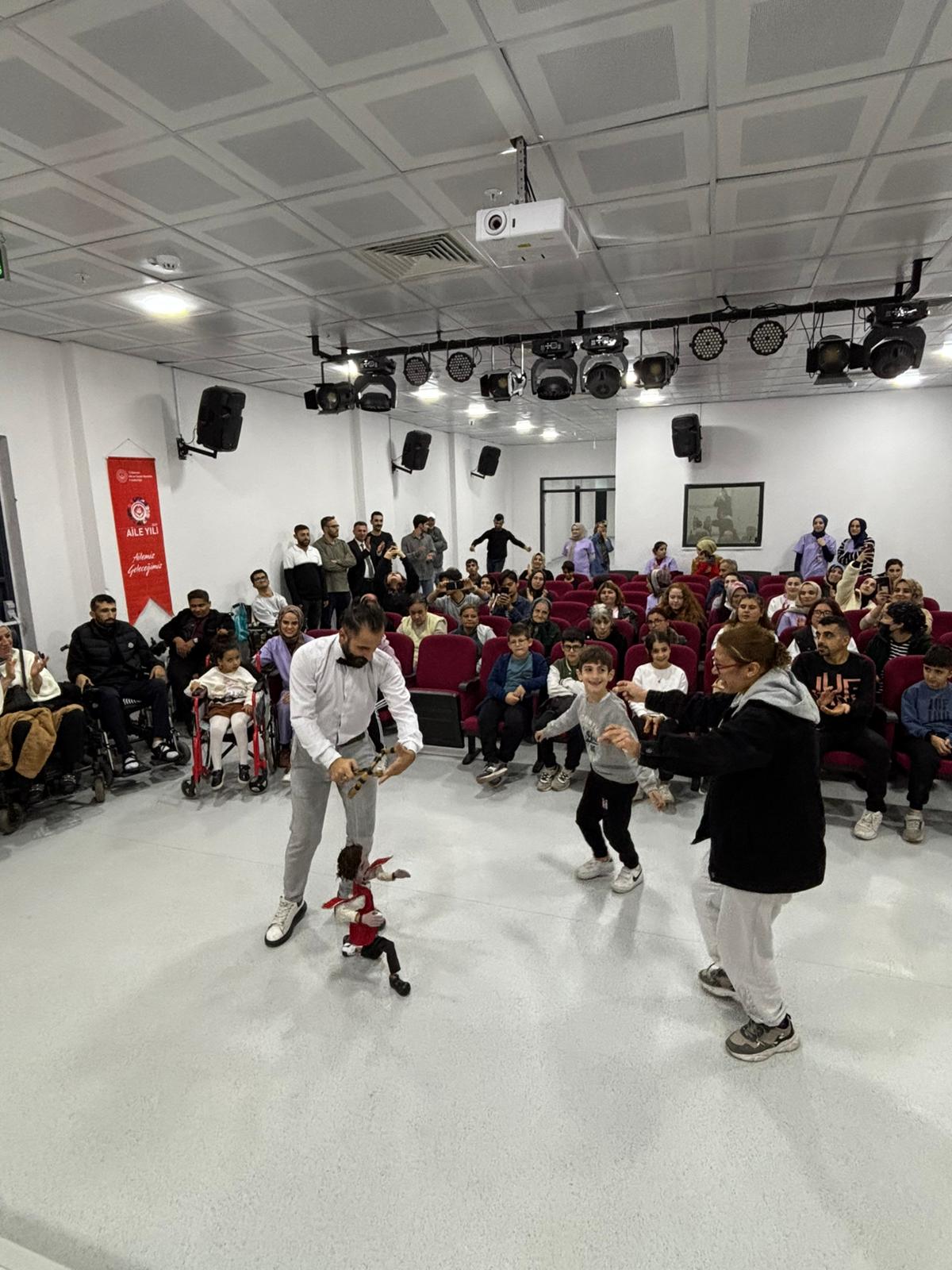Özel Gereksinimli Bireylere Kukla Gösterisi Etkinliği