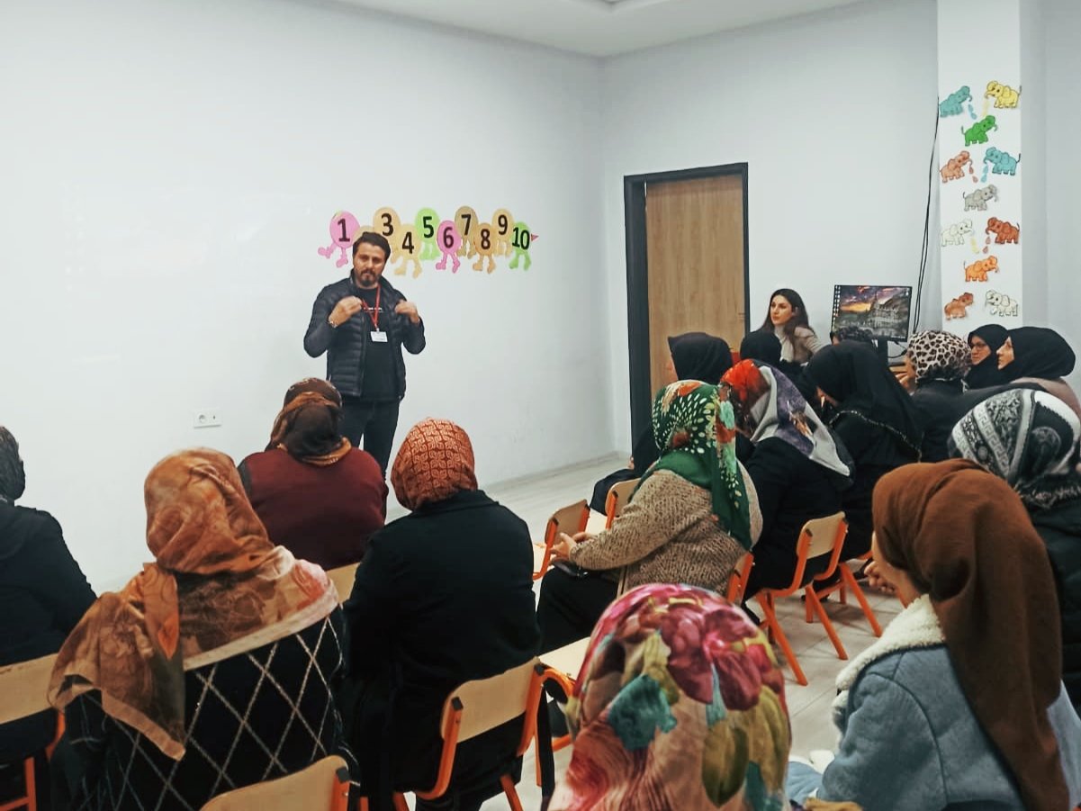 Velilere “Aile Eğitim Programı ve Çocuklarda Mahremiyet Bilinci” Eğitimi