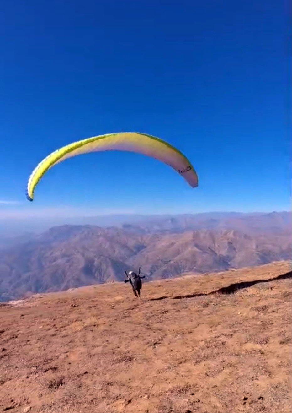 Mereto Zirvesinde Yamaç Paraşütü Heyecanı