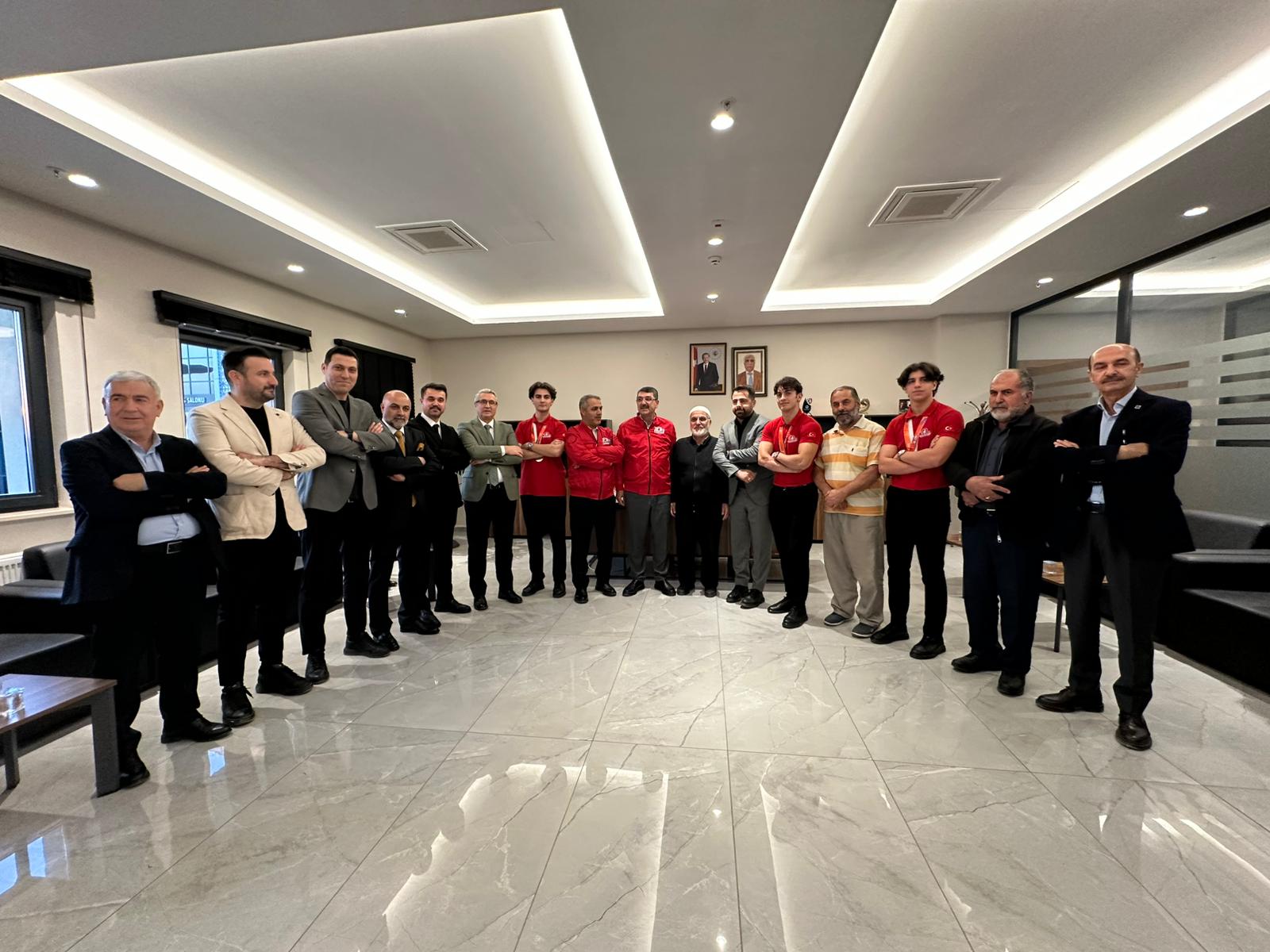 Batman’ın Gururu Genç Mucitler Amerika Yolcusu