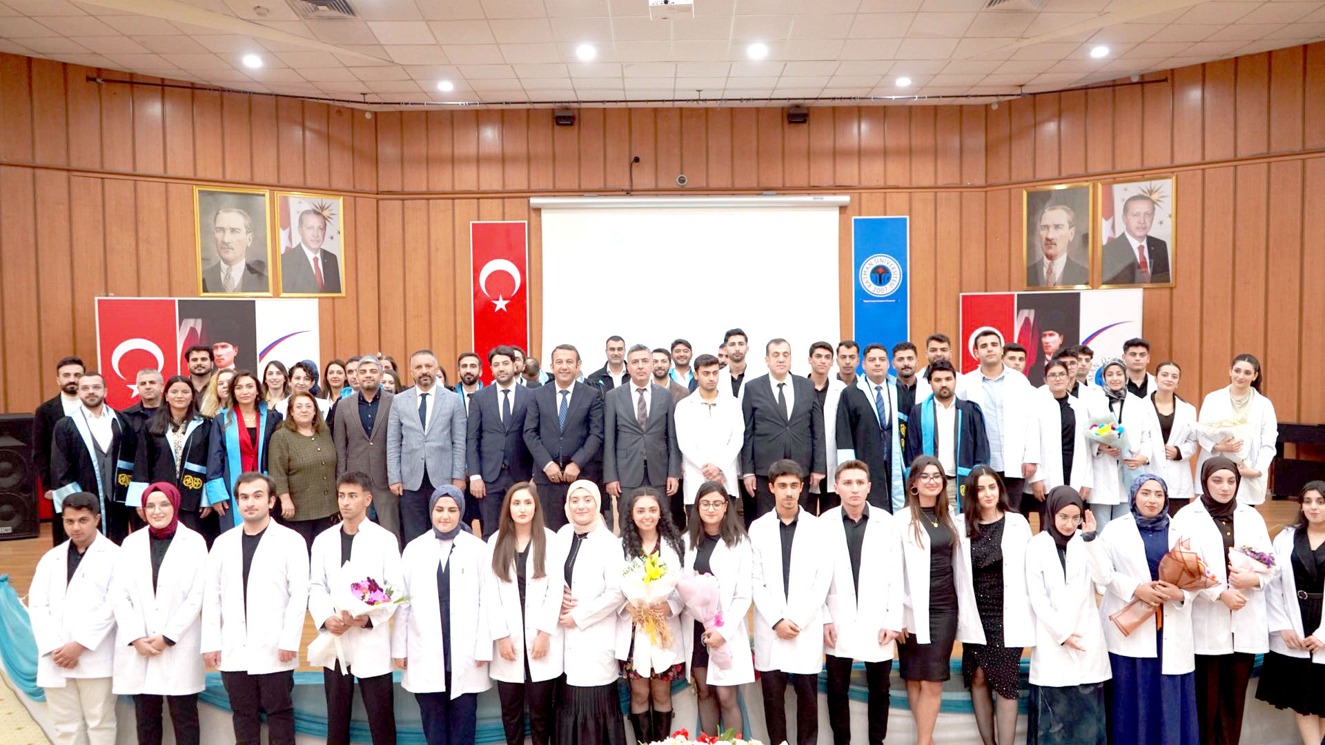 Diş Hekimliği Fakültesinde önlük giydirme töreni gerçekleşti