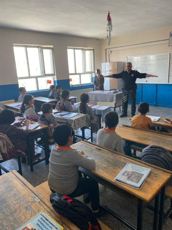 Petrol Ofisi İlkokulu’nda Öğrencilere Güvenlik ve Polislik Eğitimi