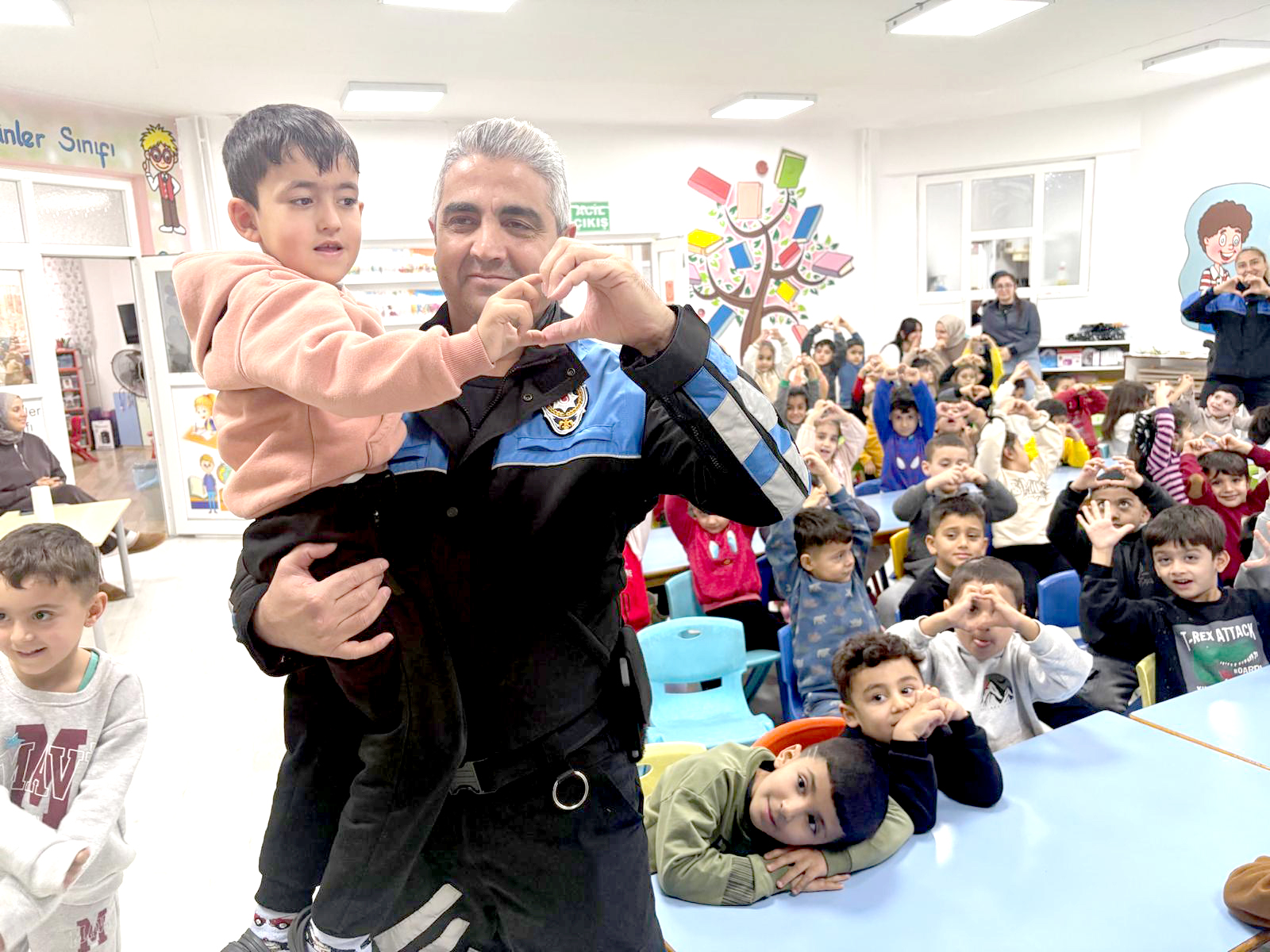 Miniklere Polislik mesleğini anlattılar