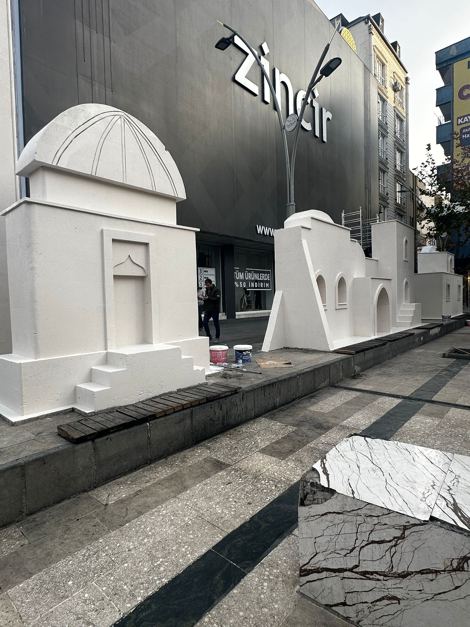 “Şemsiyeli Sokak” Modern Görünümüne Kavuşuyor