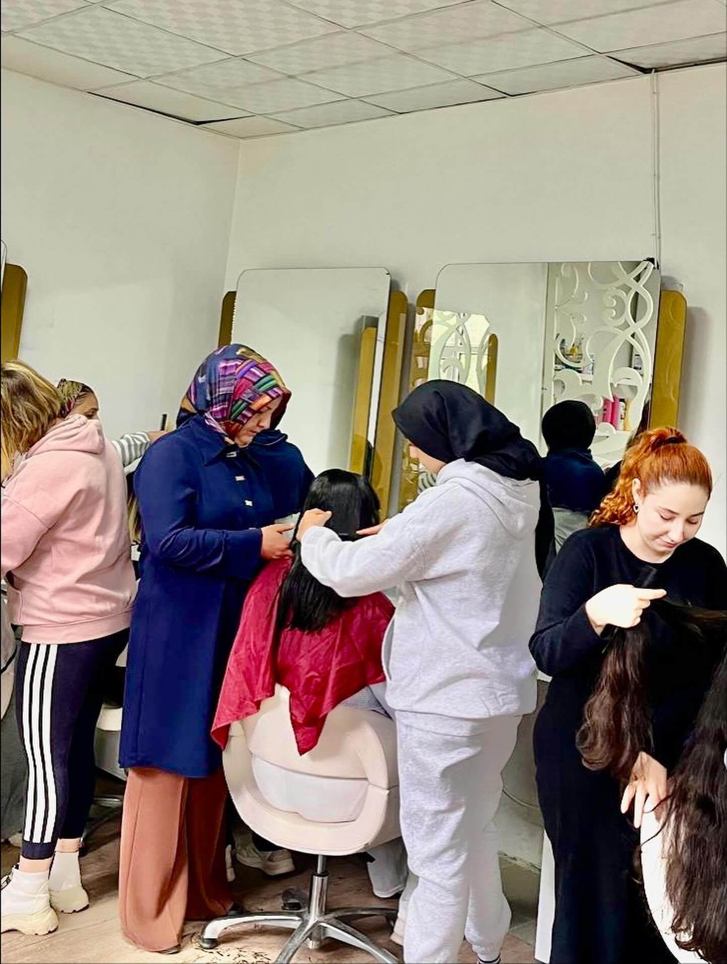 Sason’da Kadınlar Kuaförlük Kursuyla Meslek Sahibi Oluyor