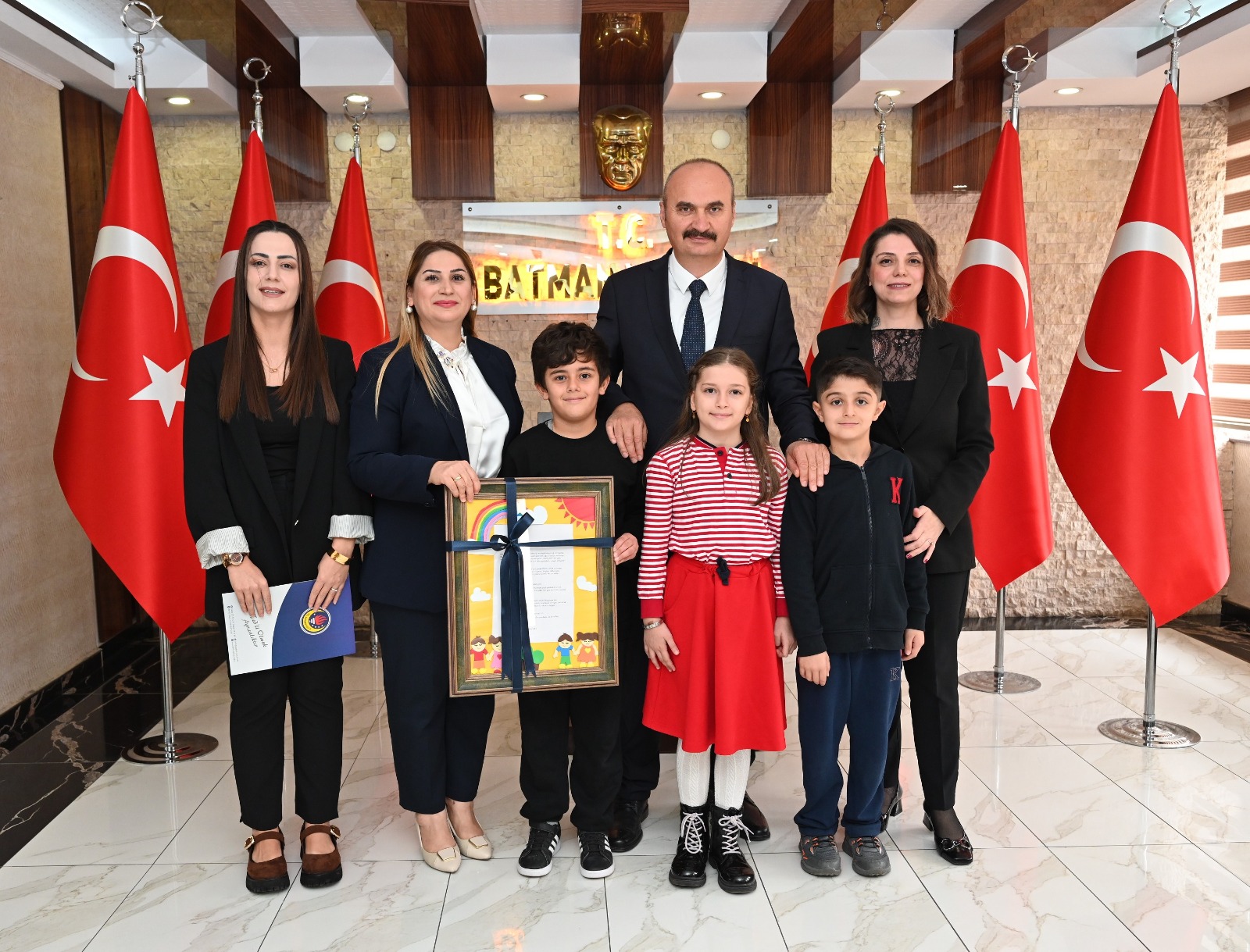 TED Batman Koleji Öğrencilerinden Vali Canalp’a “Dünya Çocuk Hakları Günü” Ziyareti