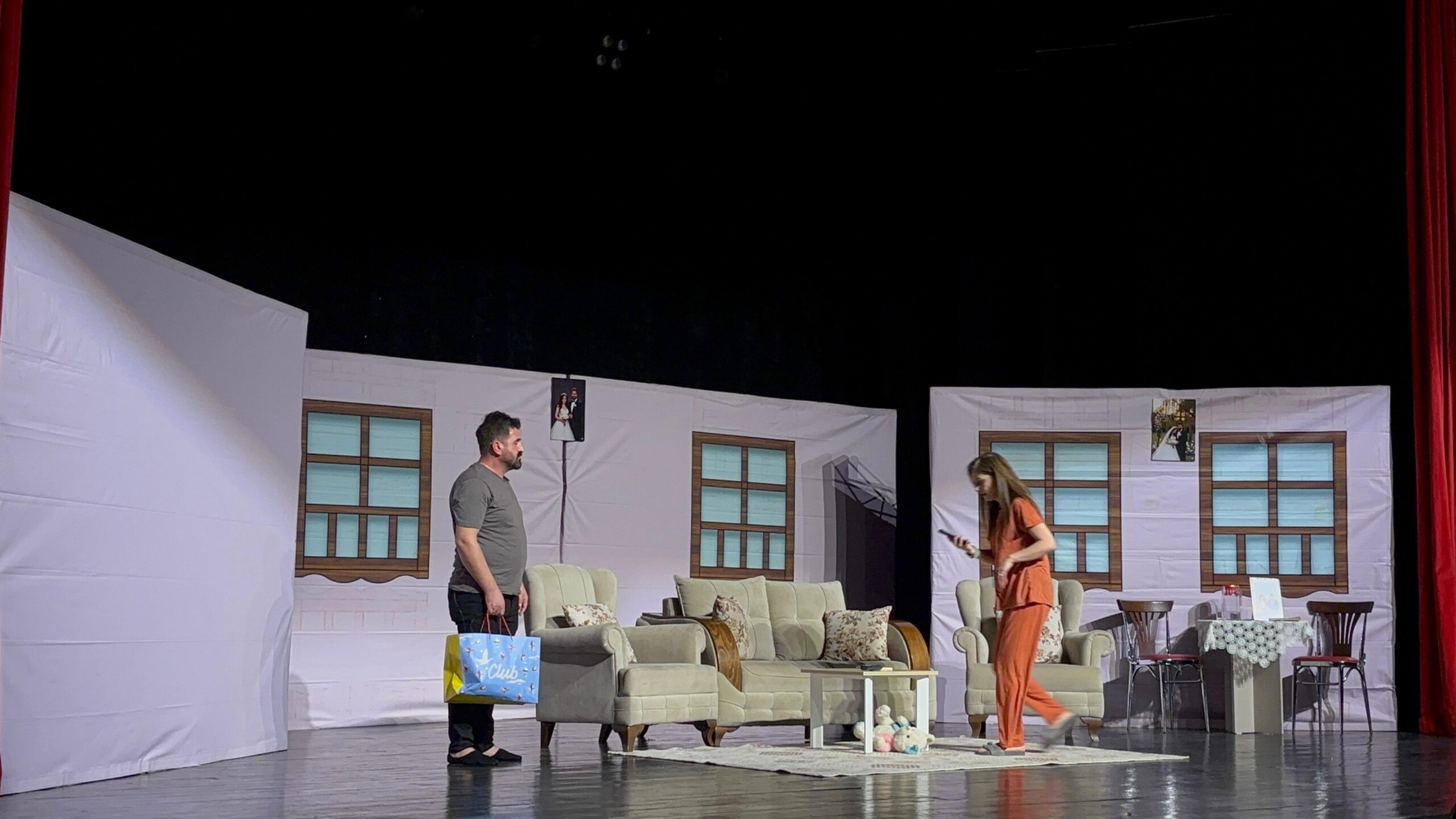 “Aramızdaki Duvarlar” Oyunu Batman’da Sahnelendi