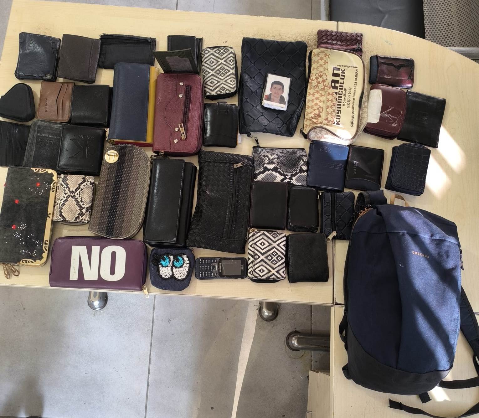 Unutulan eşyalar sahiplerini bekliyor