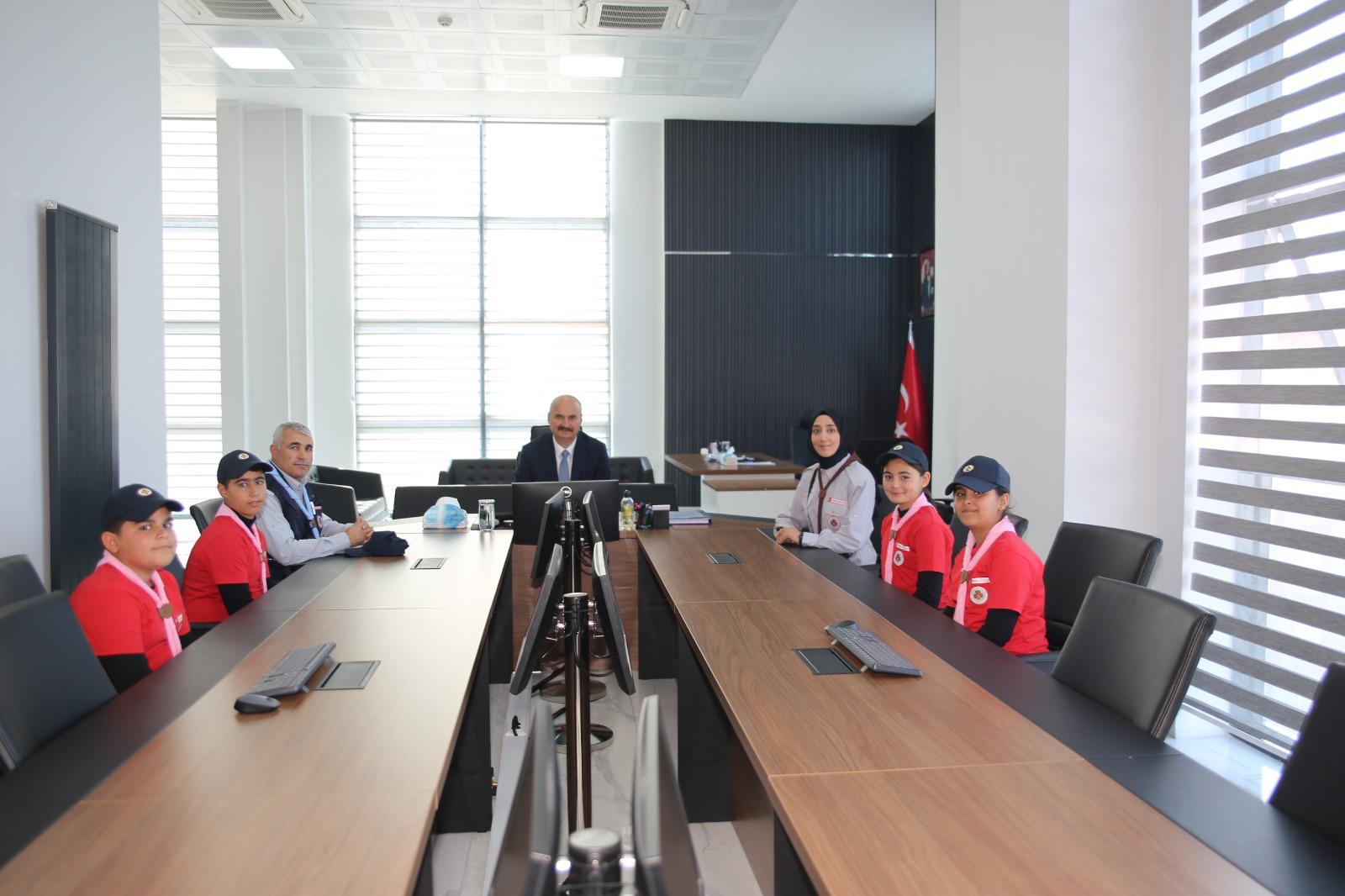 Vali Canalp, izcileri kabul etti