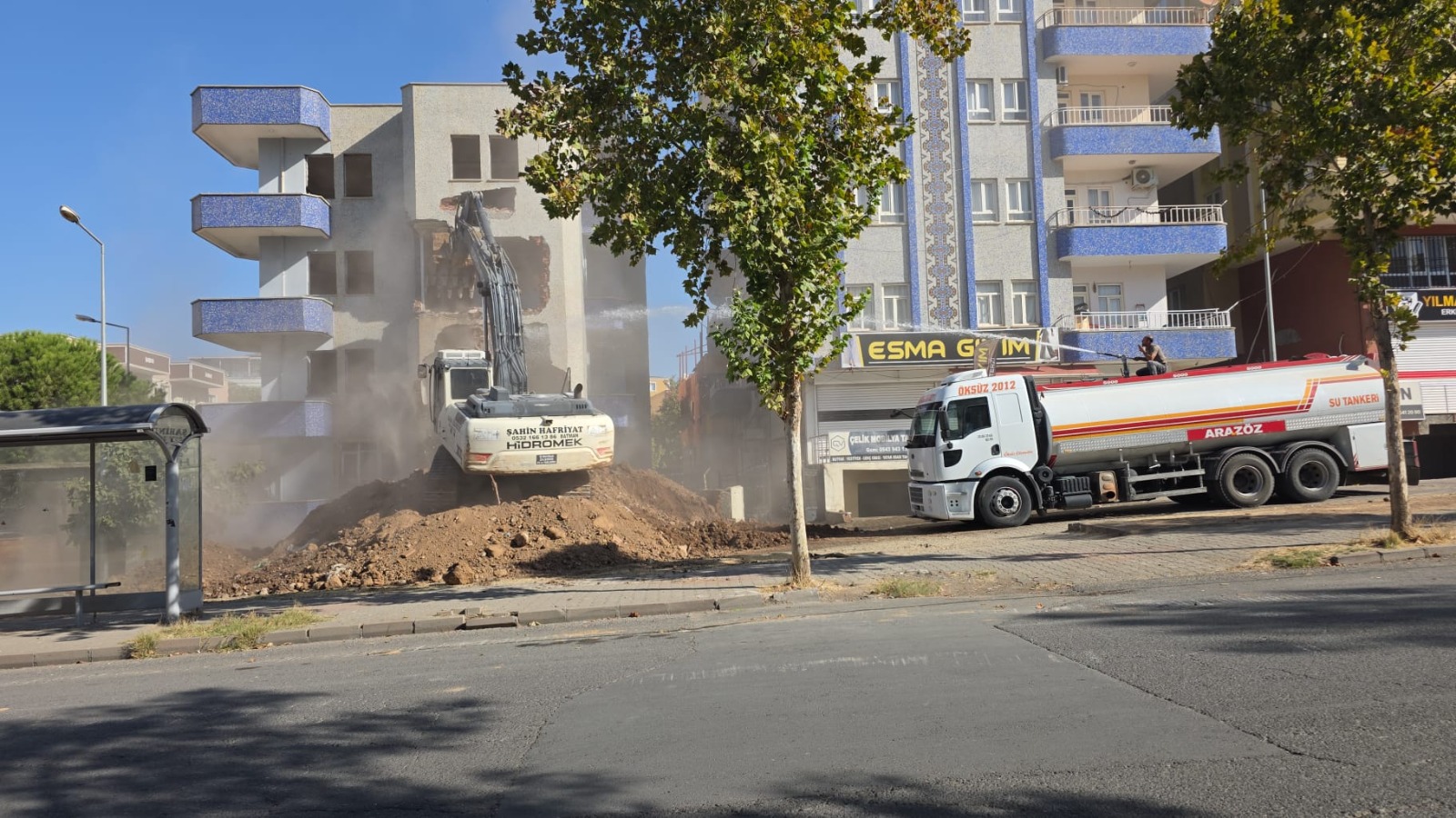 Riskli Yapılarda Yıkım Süreçleri Titizlikle Devam Ediyor