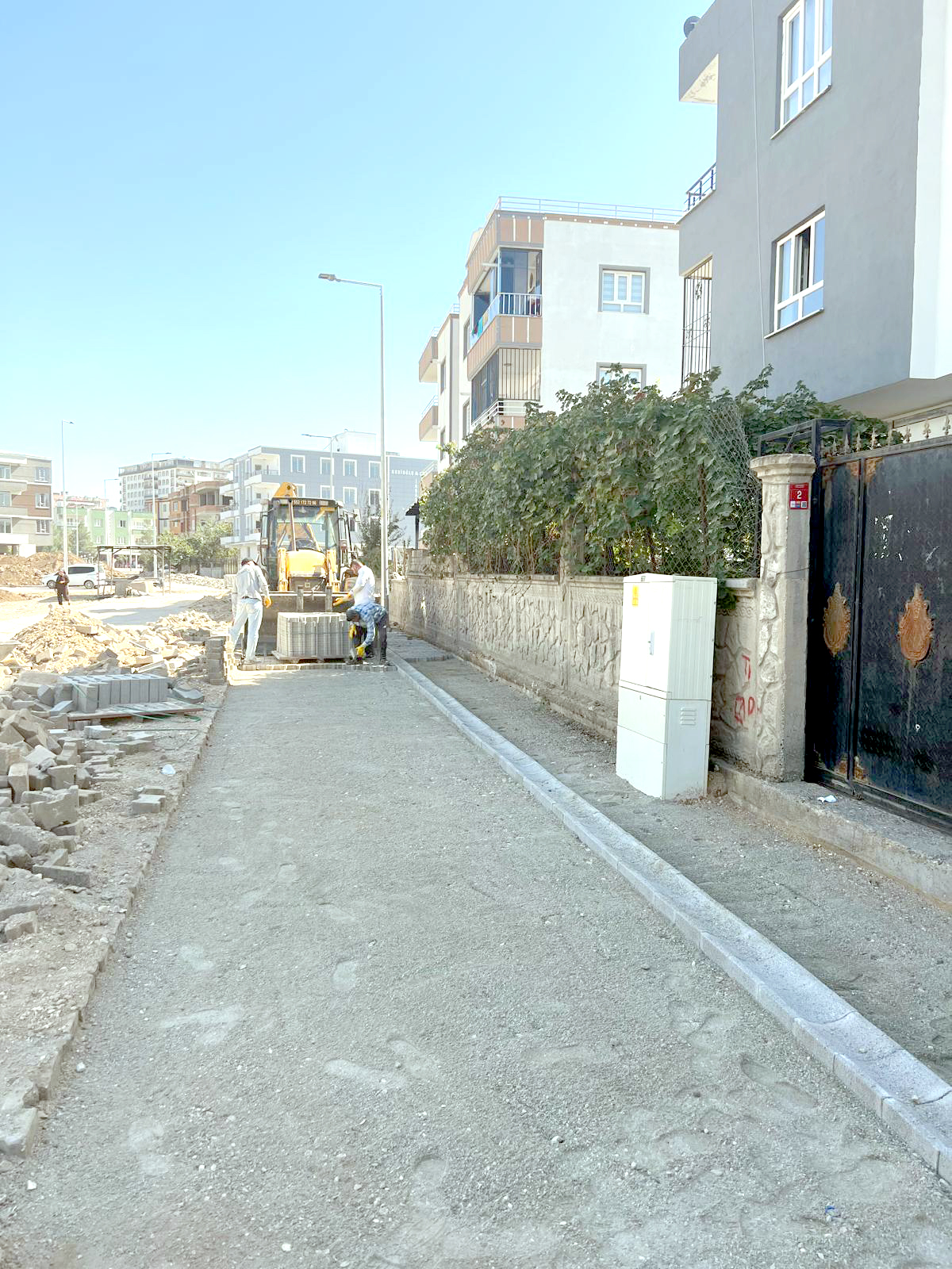 Bayındır Ve Petrol Mahallelerinde Yol Ve Kaldırımlar Yenileniyor