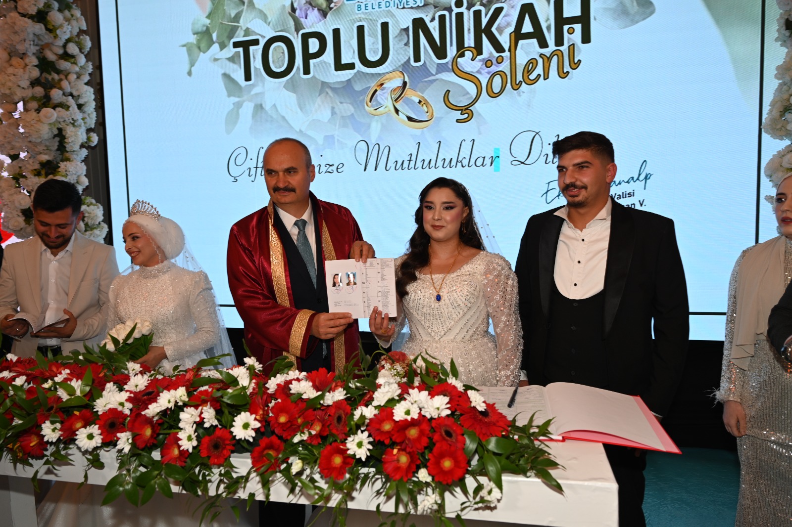 Belediyeden 100 Çift için toplu nikâh töreni düzenledi