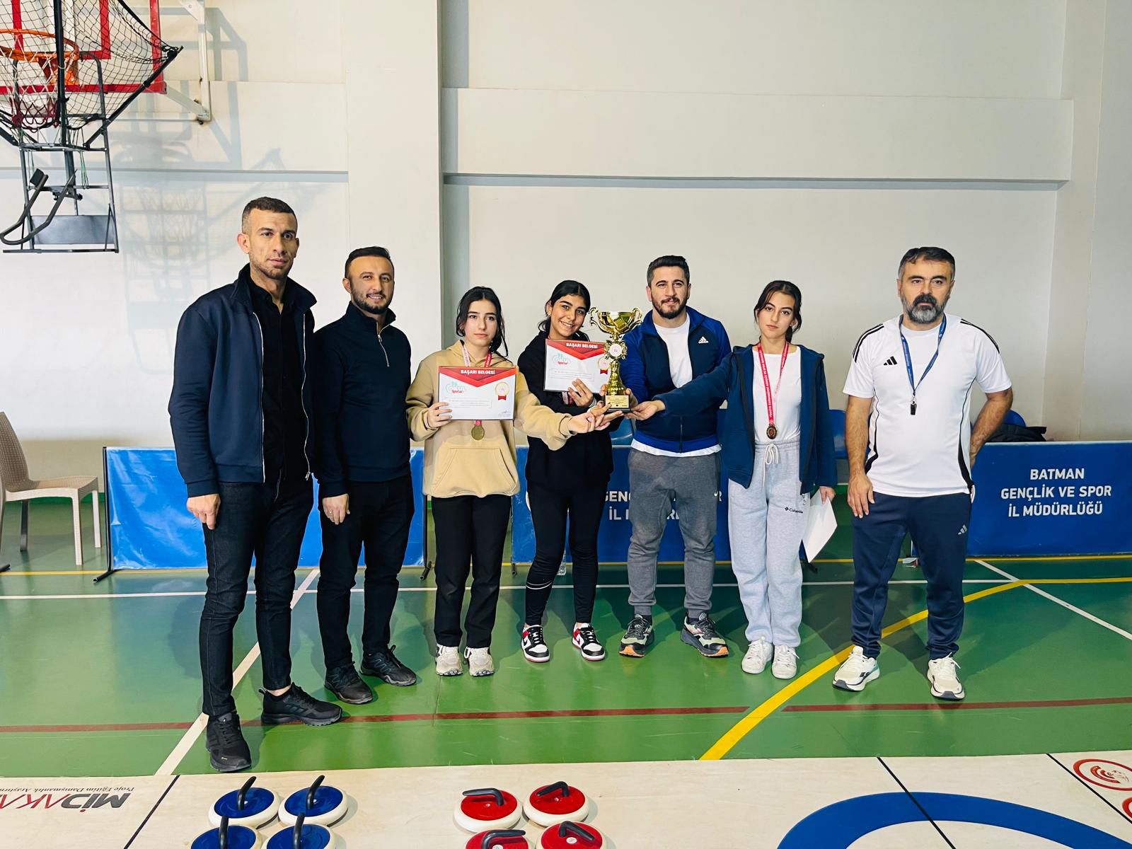 Floor Curling’te Şampiyon Atatürk Anadolu Lisesi
