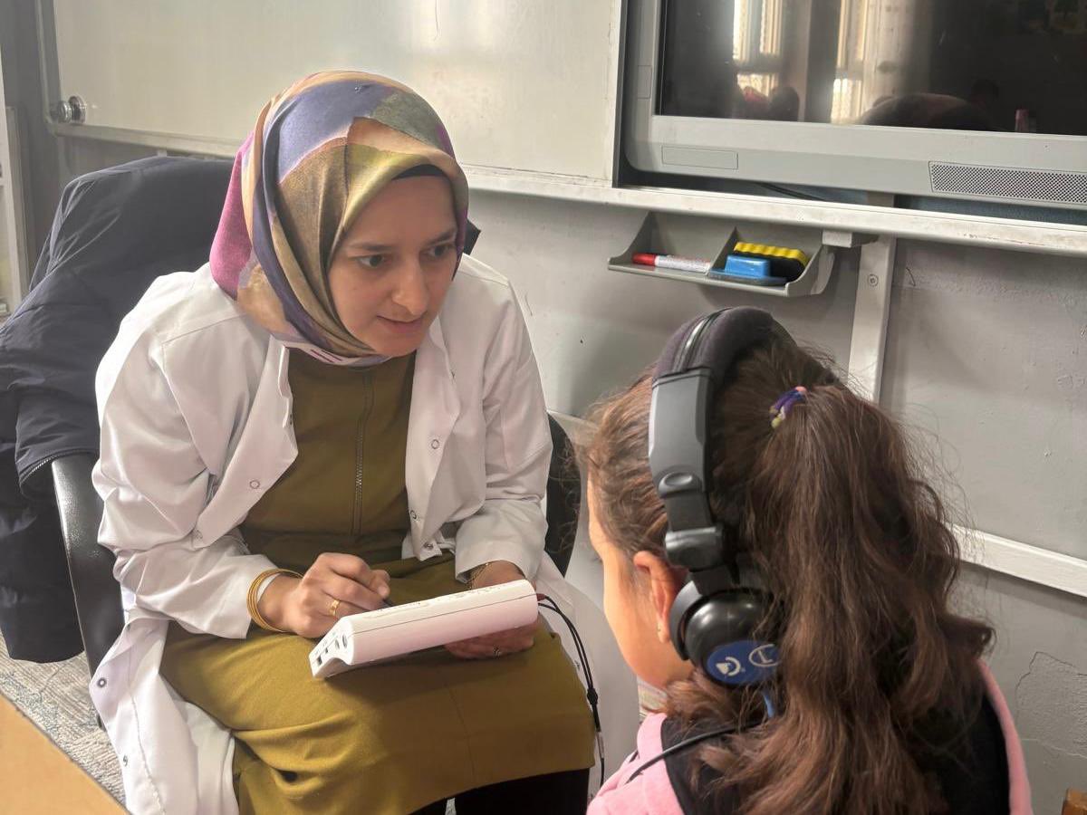 Yapraklı Köyü’nde Çocuklara İşitme Tarama Testi Yapıldı