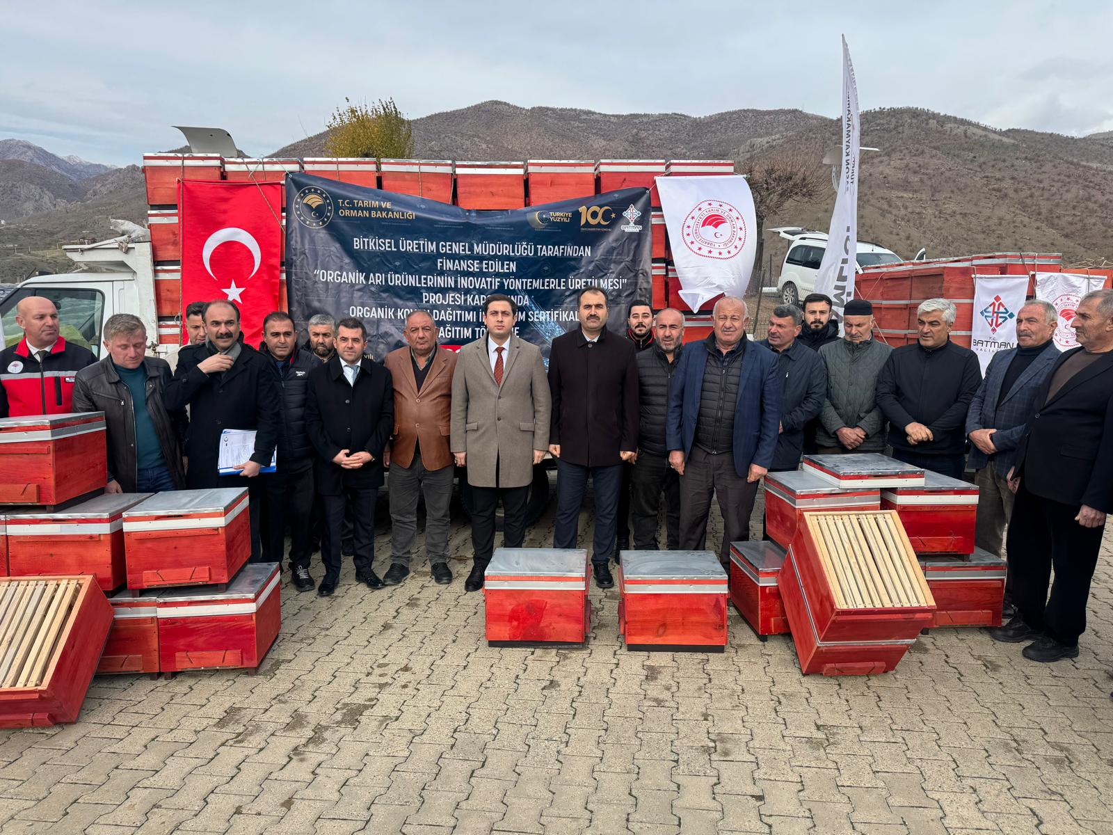 Kozluk ve Sason’da Arıcılara Kovan Desteği