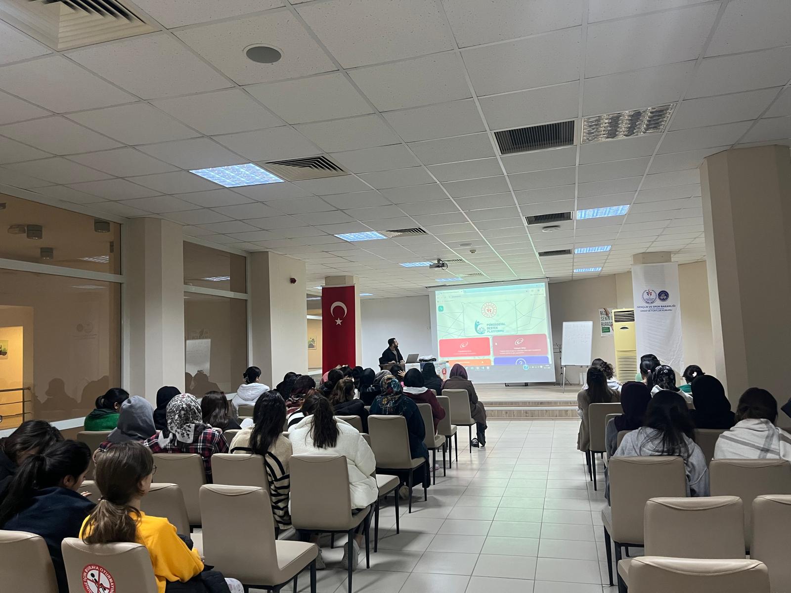 Kız Öğrencilere ‘Madde Bağımlılığı’ Semineri